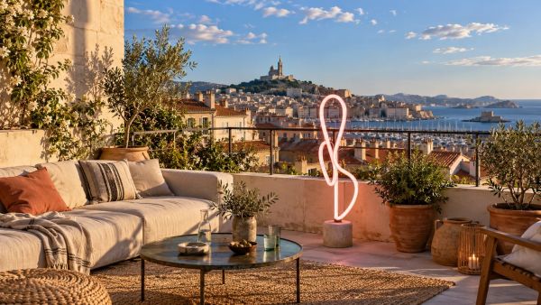 Top 10 lampes néon décoratives pour une ambiance tendance
