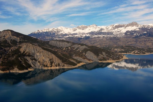 Quels sont les critères de sélection d'une serre adossée pour un jardin de ville ?