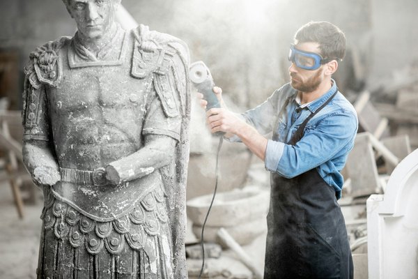 Sculptures et statues uniques : l'artisanat d'exception pour décorateurs